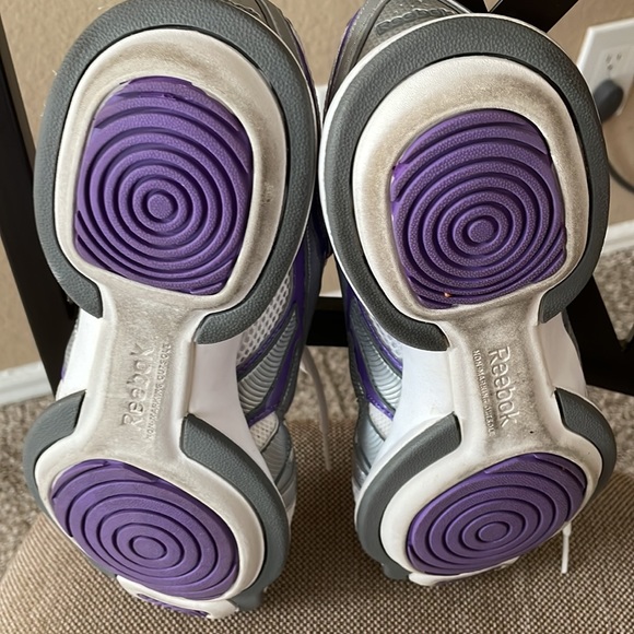 Reebok ladies size 9 easy tone sneakers. White with purple & silver/gray trim.💜 - Picture 5 of 10